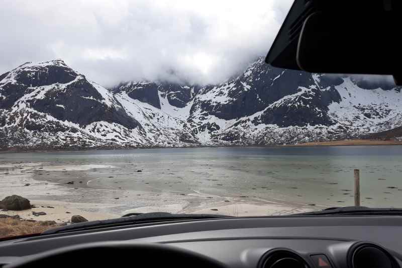 viajar en coche de alquiler noruega